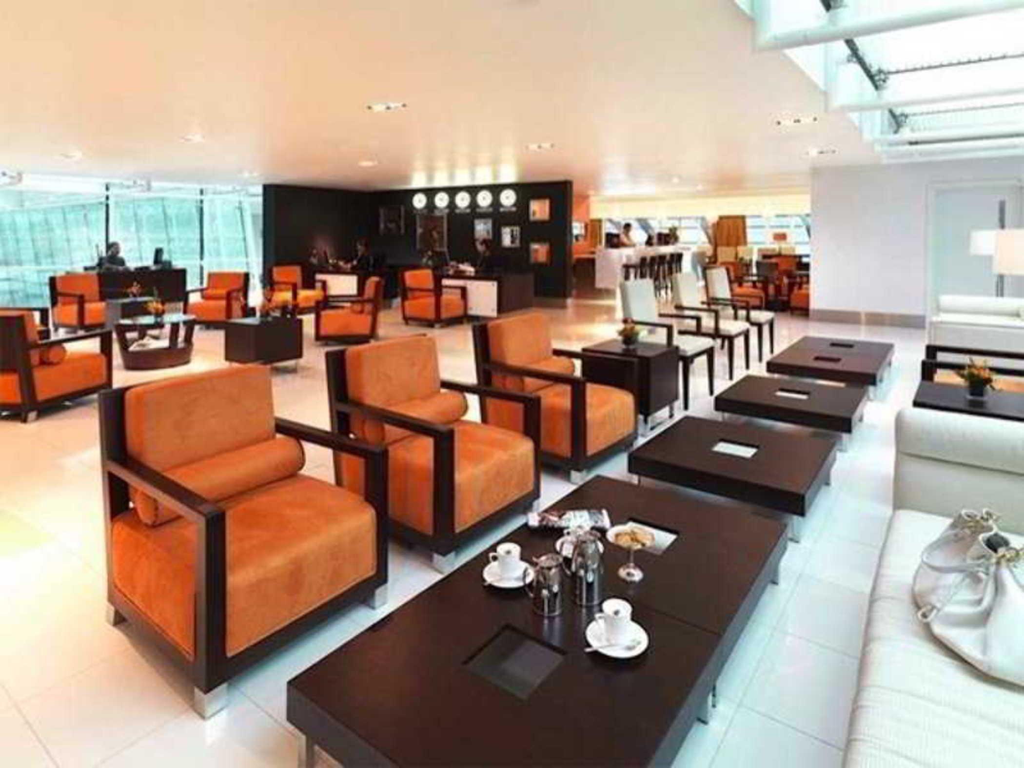 Dubai International Terminal Hotel Interior photo The lounge at the airport